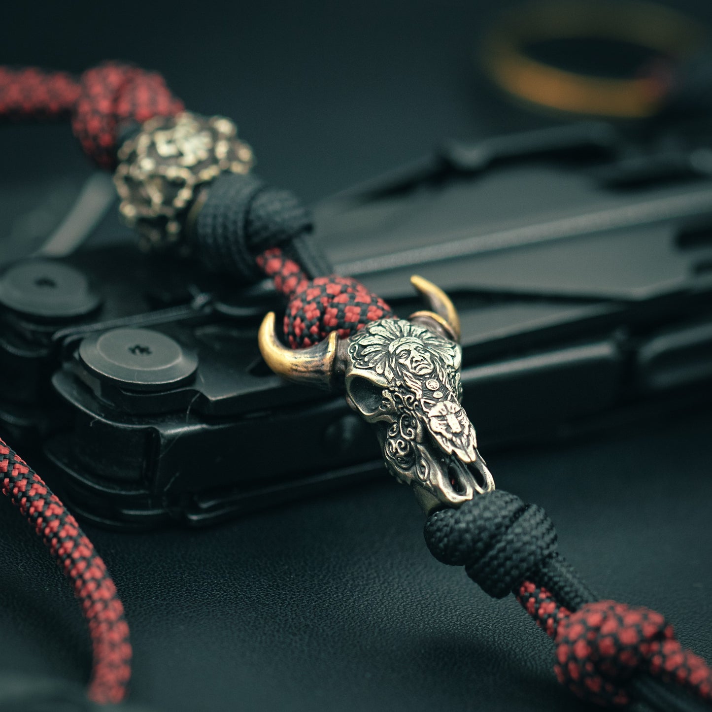 Bison skull carving Indian wolf Pattern Bull head Paracord Bead for Knife, lanyard Pendants，custom beads，550 Paracord， Bracelet beads, and EDC Gears, ShadowEDC DIY Outdoor Survival Tool Accessories 
