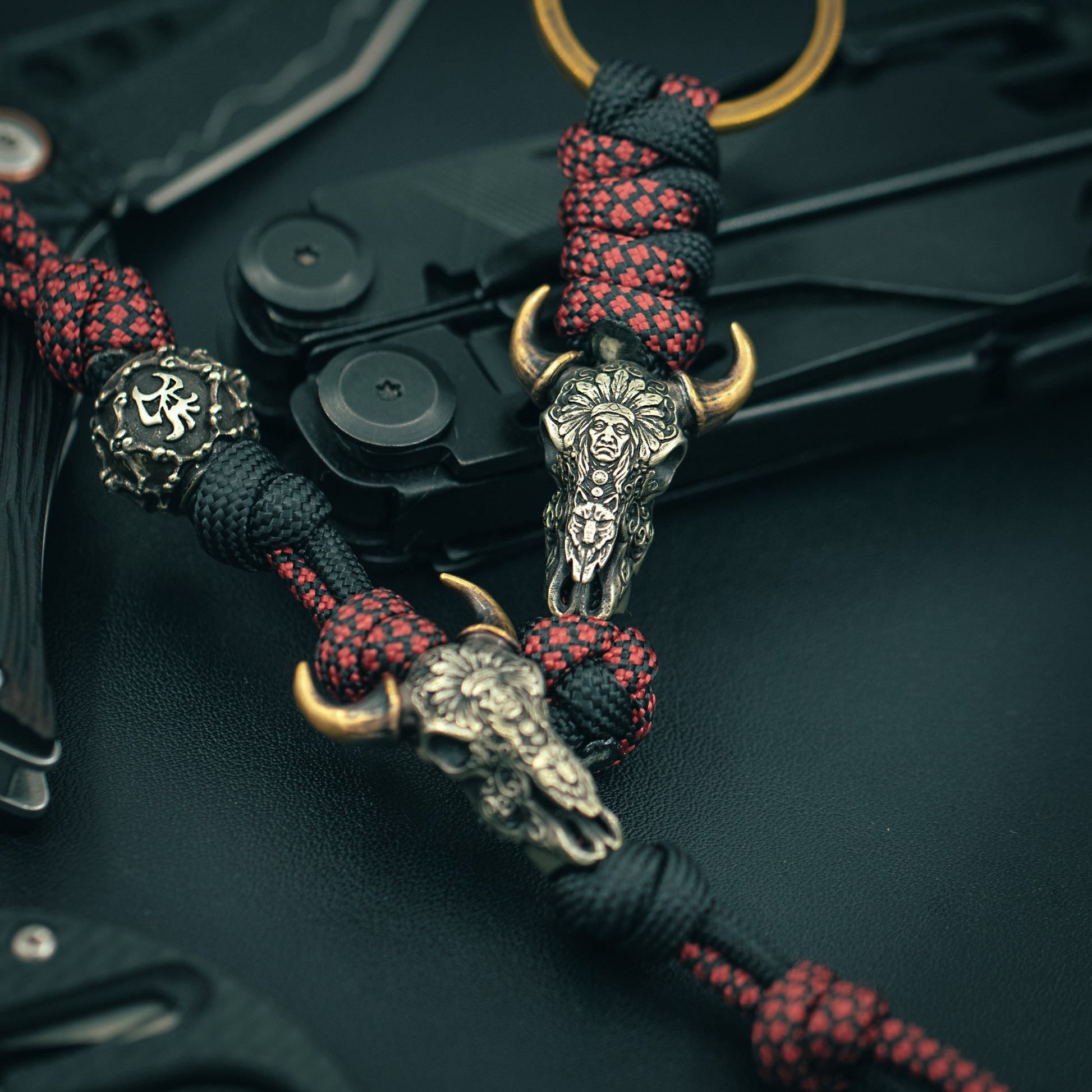 Bison skull carving Indian wolf Pattern Bull head Paracord Bead for Knife, lanyard Pendants，custom beads，550 Paracord， Bracelet beads, and EDC Gears, ShadowEDC DIY Outdoor Survival Tool Accessories 