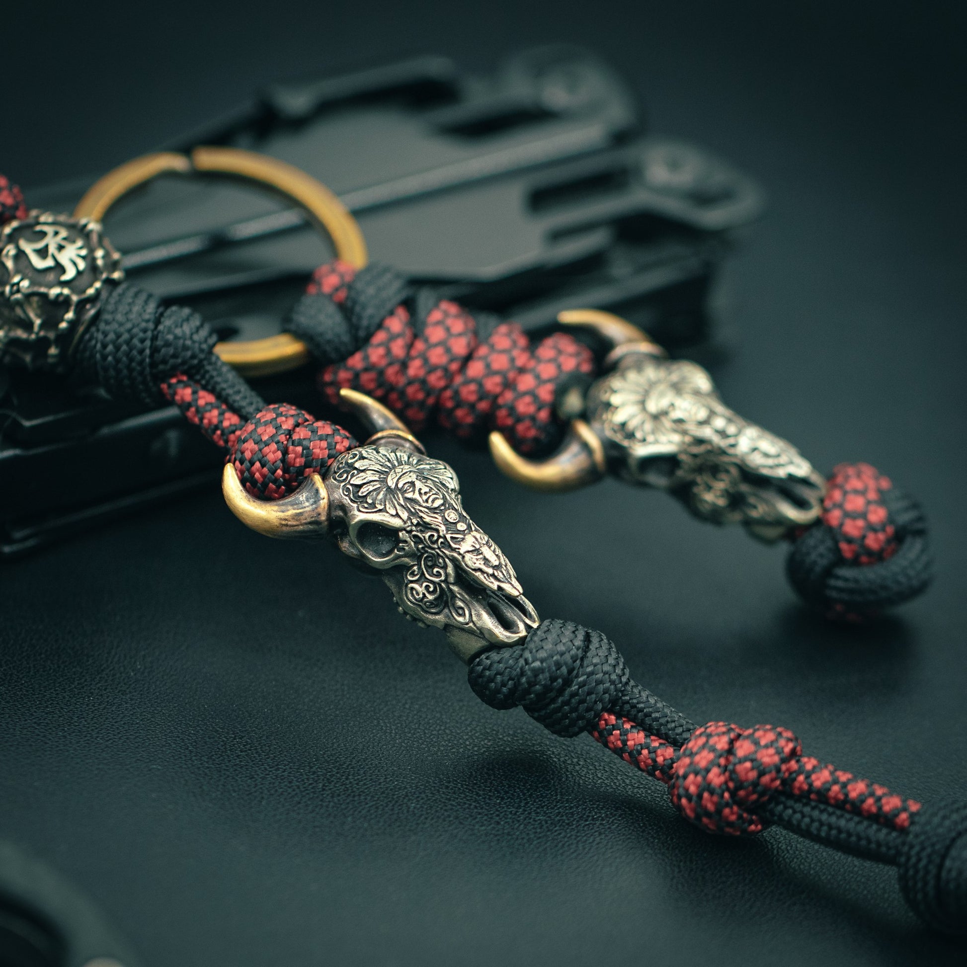 Bison skull carving Indian wolf Pattern Bull head Paracord Bead for Knife, lanyard Pendants，custom beads，550 Paracord， Bracelet beads, and EDC Gears, ShadowEDC DIY Outdoor Survival Tool Accessories 