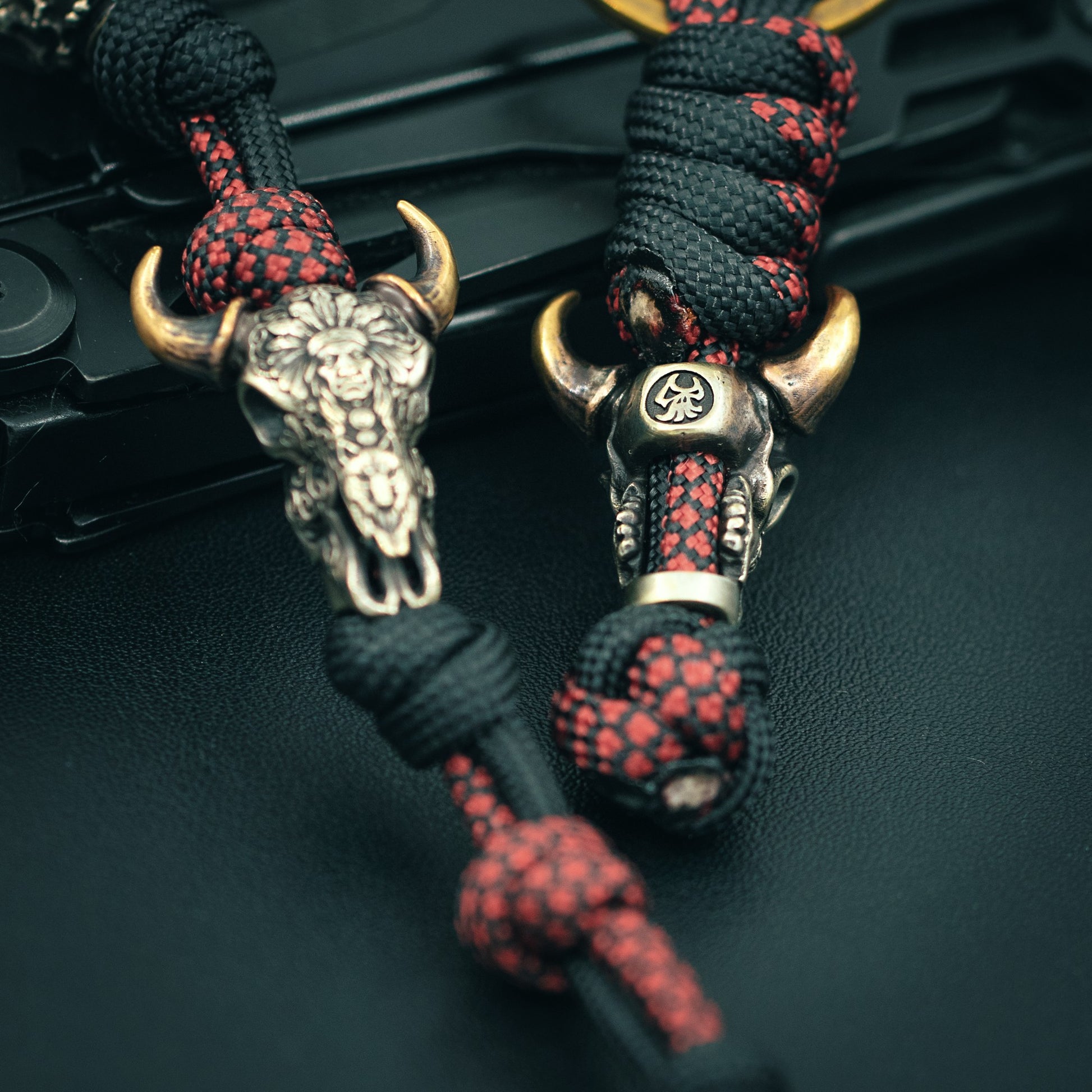 Bison skull carving Indian wolf Pattern Bull head Paracord Bead for Knife, lanyard Pendants，custom beads，550 Paracord， Bracelet beads, and EDC Gears, ShadowEDC DIY Outdoor Survival Tool Accessories 