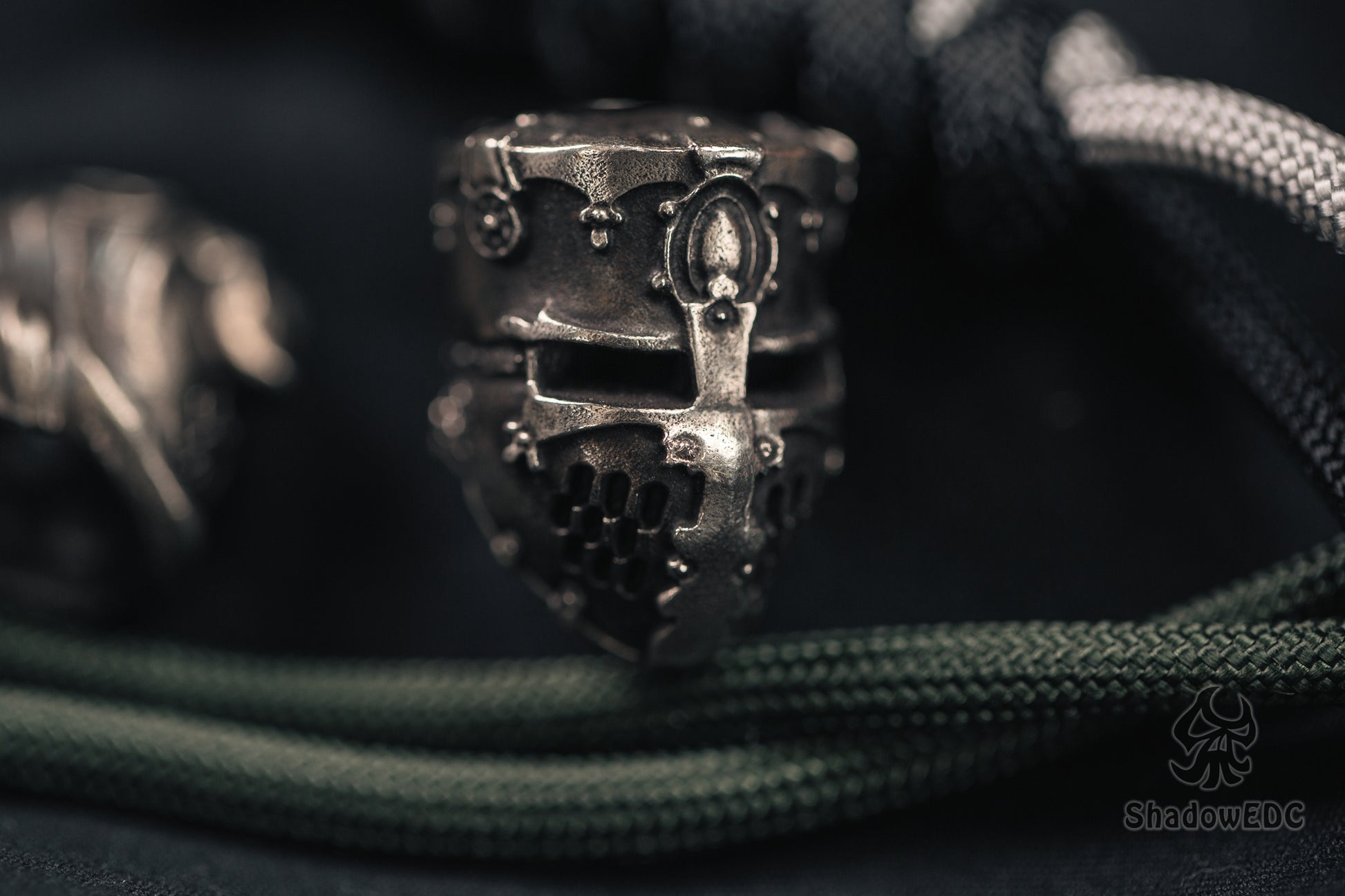 Crusader Helmet Paracord Bead for Knife, lanyard Pendants，custom beads，550 Paracord， Bracelet beads, and EDC Gears, ShadowEDC DIY Outdoor Survival Tool Accessories 