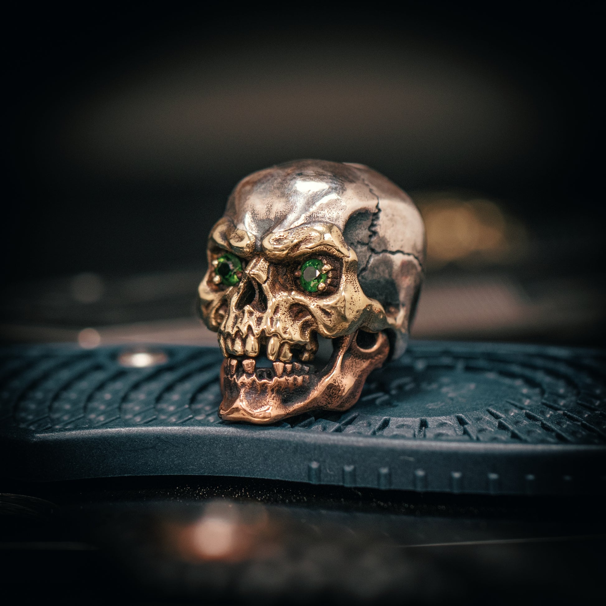 Skull Paracord Bead with Gem for Knife, lanyard Pendants，custom beads，550 Paracord， Bracelet beads, and EDC Gears, ShadowEDC DIY Outdoor Survival Tool Accessories 